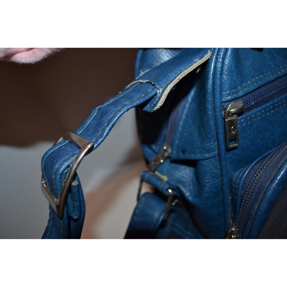 Vintage Tote Mod True Blue Vinyl with Key - Picture 2 of 4